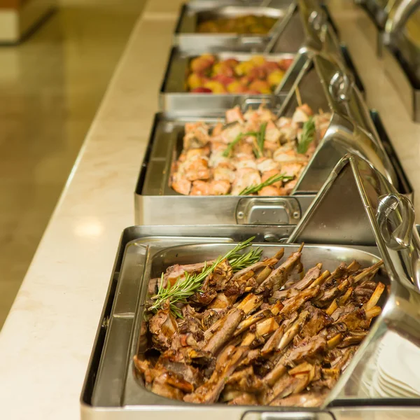 Buffet gastronomico in ristorante — Foto Stock