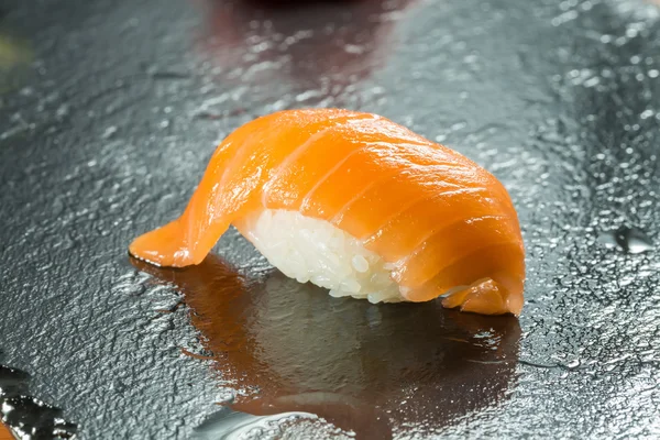 Sushi con salmone biologico — Foto Stock