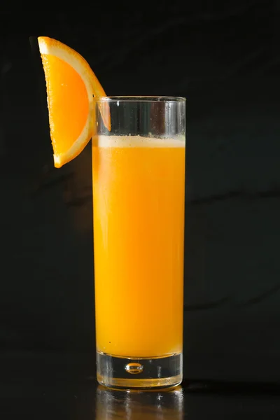 Glass of freshly pressed orange juice — Stock Photo, Image
