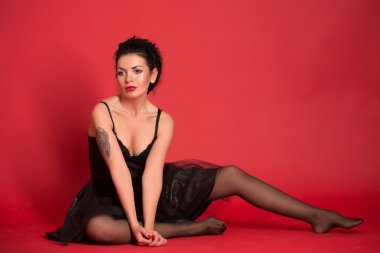 Seksi esmer Studio portresi