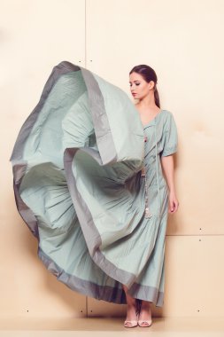 tam uzunlukta portre romantik içinde çok güzel bir kadın