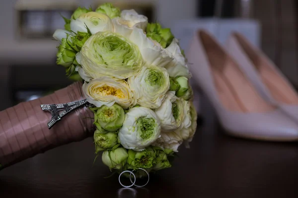 Boeket van witte rozen — Stockfoto