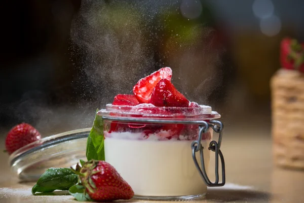 Strawberry tiramisu med mascarpone. — Stockfoto