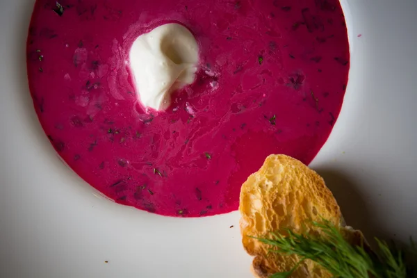 Sopa fria de beterraba de verão — Fotografia de Stock