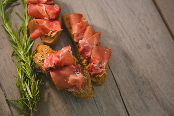 Prosciutto in Scheiben — Stockfoto