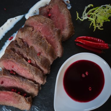 Orta nadir pişmiş sığır eti kızartma