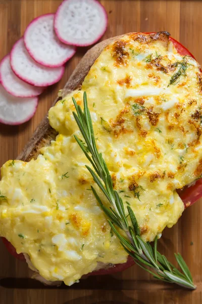 Prosciutto tostato francese e insalata — Foto Stock