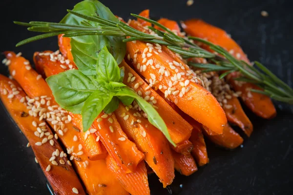 Gekarameliseerde wortelen — Stockfoto