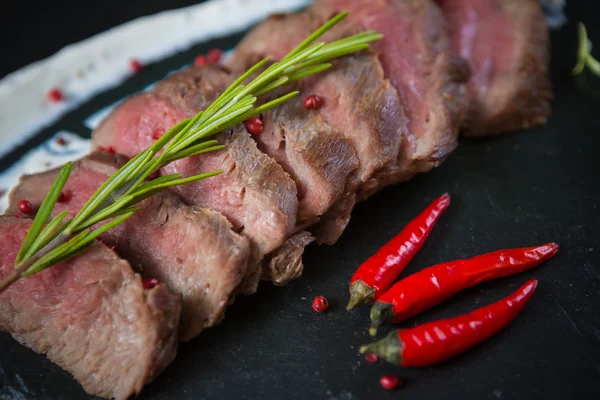 Medium Rare Cooked Beef Roast — Stock Photo, Image