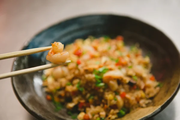 Rice with vegetables, egg and shrimps — Stock Photo, Image