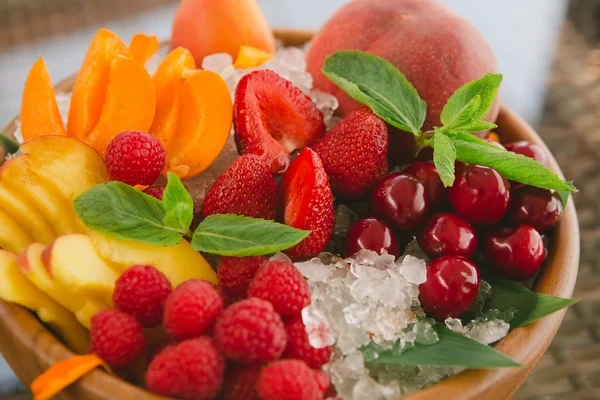 Fresh fruit with ice. — Stock Photo, Image