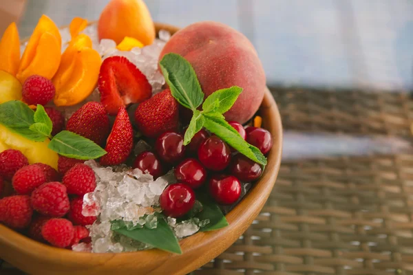 Fresh fruit with ice. — Stock Photo, Image