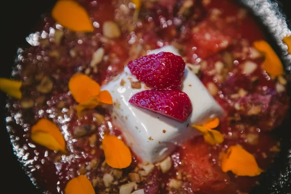 Panna cotta s jahodami — Stock fotografie