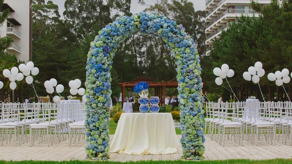 Beach wedding arch — Stock Photo, Image
