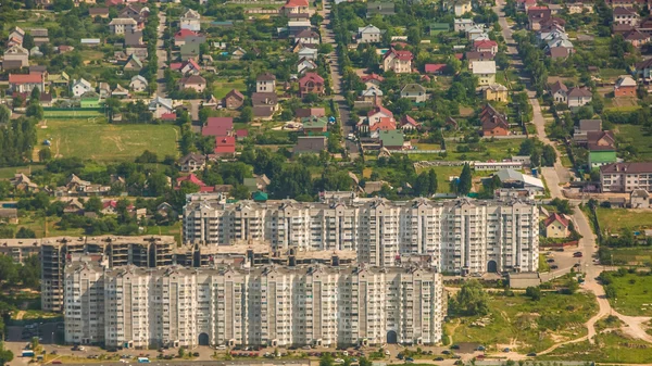 Вид с воздуха на город — стоковое фото