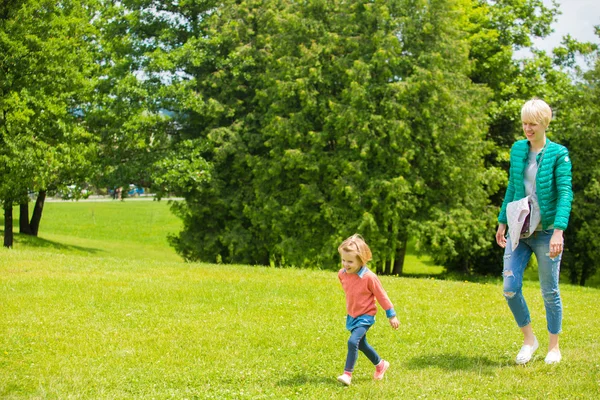 Portrait of happy mother and baby playing — Stock Photo, Image