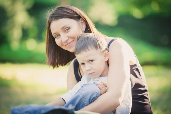 Mother and son in the park summer day. — Stock Photo, Image