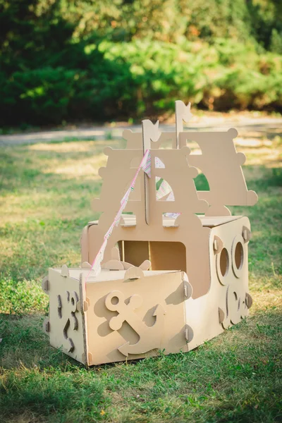 Cardboard toy boat in the park. — Stock Photo, Image