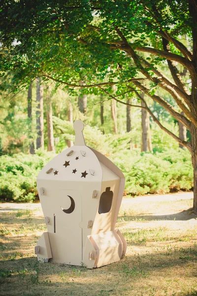 Cardboard toy spaceship in the park — Stock Photo, Image