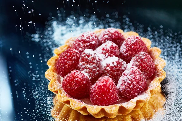 Huisgemaakte tartlets met frambozen — Stockfoto