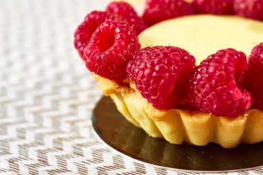 Ahududu ile ev yapımı tartlets
