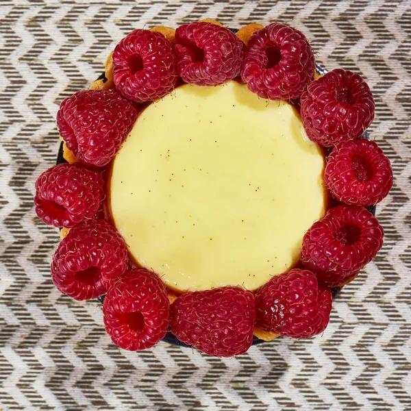 Huisgemaakte tartlets met frambozen — Stockfoto