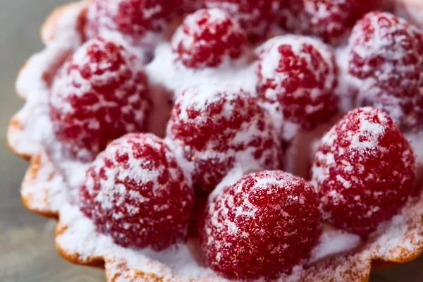 Hausgemachte Törtchen mit Himbeeren — Stockfoto