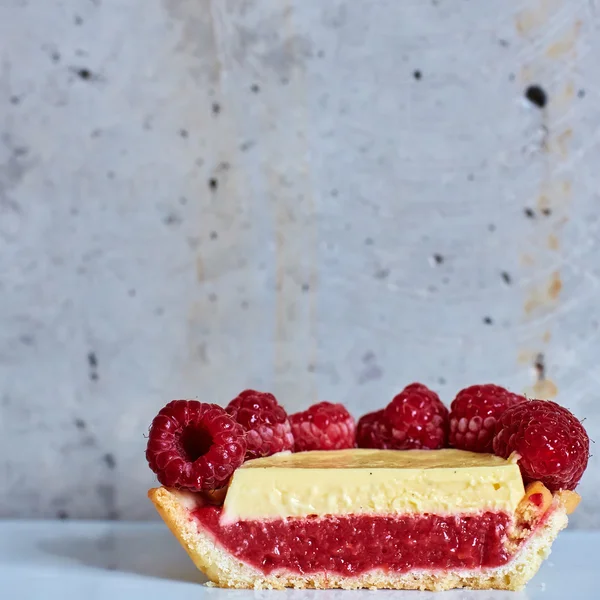 Hausgemachte Törtchen mit Himbeeren — Stockfoto