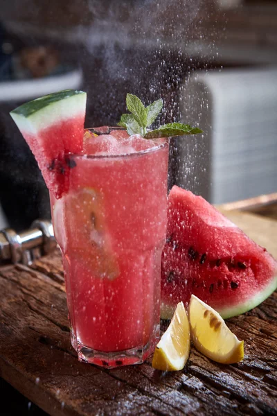 Zelfgemaakte watermeloen limonade — Stockfoto