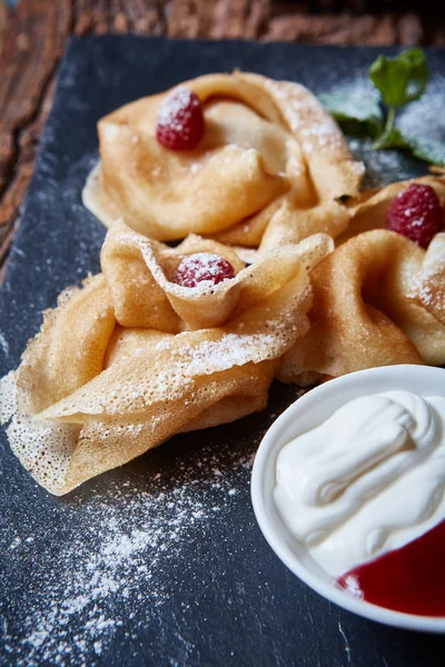 Crepes with raspberries — Stock Photo, Image