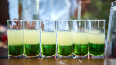 Kokteyl Meksika yeşil katmanlı