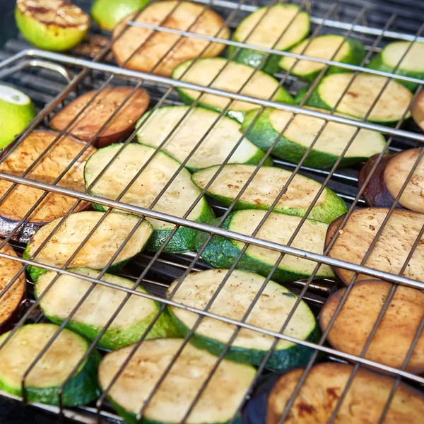 Vegetables on the grill — Stock Photo, Image