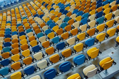 spor stadyum üzerinde mavi sandalye
