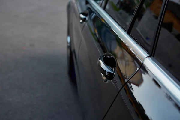 Detalle de una belleza y un deportivo rápido — Foto de Stock