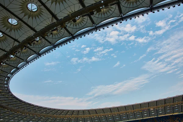 Kig over stadion tag - Stock-foto