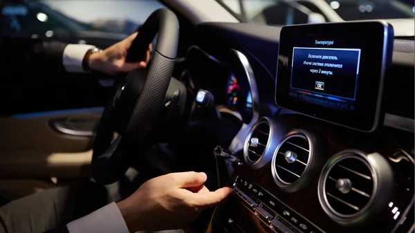 Hands on a steering wheel — Stock Photo, Image