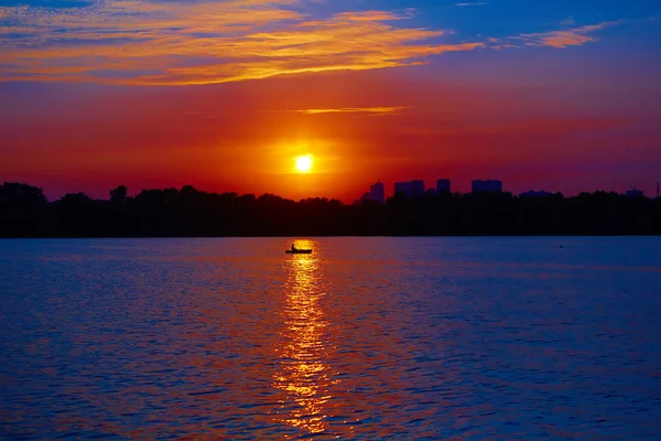 Alba sul fiume — Foto Stock