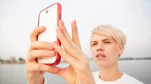 Young blonde woman makes selfy — Stock Photo, Image