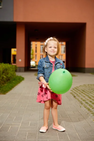 Ritratto di bambino divertente — Foto Stock