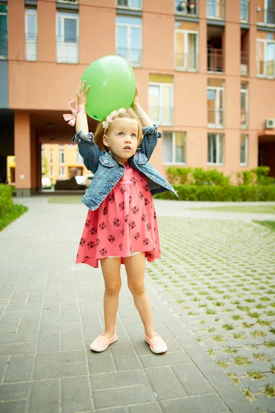 Portrét legrační malé dítě — Stock fotografie