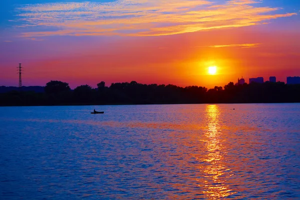 Amanecer sobre el río —  Fotos de Stock