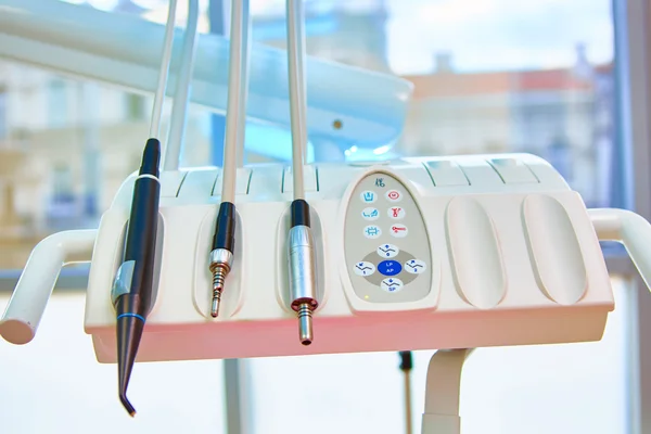 Penutup dari peralatan dokter gigi modern — Stok Foto
