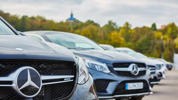 Kiev, Ucrania - 10 de octubre de 2015: Mercedes Benz star experience. La serie de accionamientos de prueba — Foto de Stock