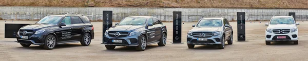 Киев, Украина - 10 октября 2015 г.: звездный опыт Mercedes Benz. Серия тестовых приводов — стоковое фото