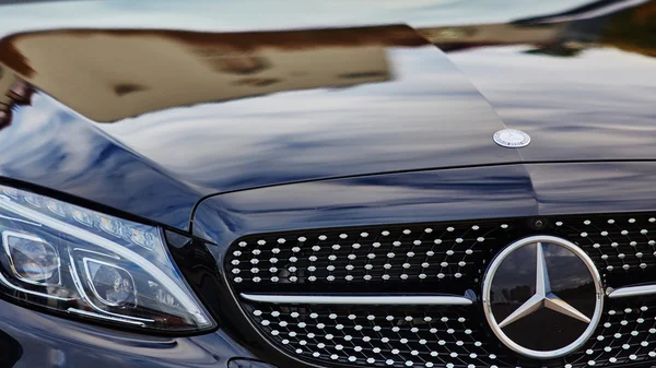 Kiev, Ukrajna - október 10-én 2015-ig: Mercedes-Benz star tapasztalat. A sor-ból teszt vezet. — Stock Fotó