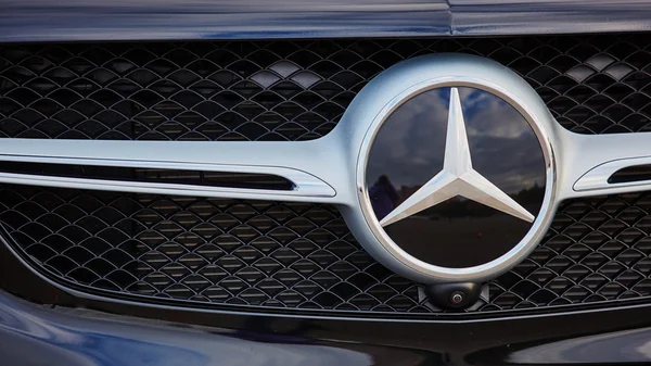 Kiev, Ucraina - 10 ottobre 2015: Mercedes Benz star experience. La serie di test drive . — Foto Stock