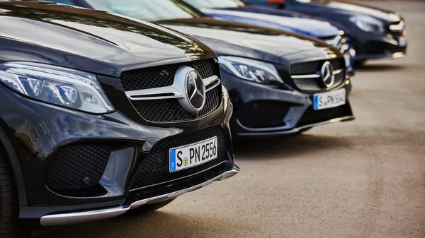 Kiev, Ukraine - OCTOBER 10, 2015: Mercedes Benz star experience. The series of test drives. — Stock Photo, Image