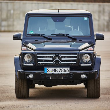 Kiev, Ukrayna - 10 Ekim 2015: Mercedes Benz yıldız deneyim. Test sürüşleri ilginç serisi