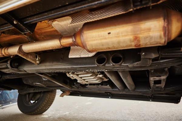 View from the bottom of a car — Stock Photo, Image