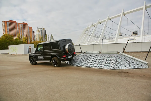 Kiev, Ucrânia - 10 de outubro de 2015: Mercedes Benz star experience. A interessante série de unidades de teste — Fotografia de Stock